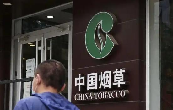 1.65万亿税收摆在那里，谁看了不眼红？可国家却突然对烟草连挥三刀——砍低价、提