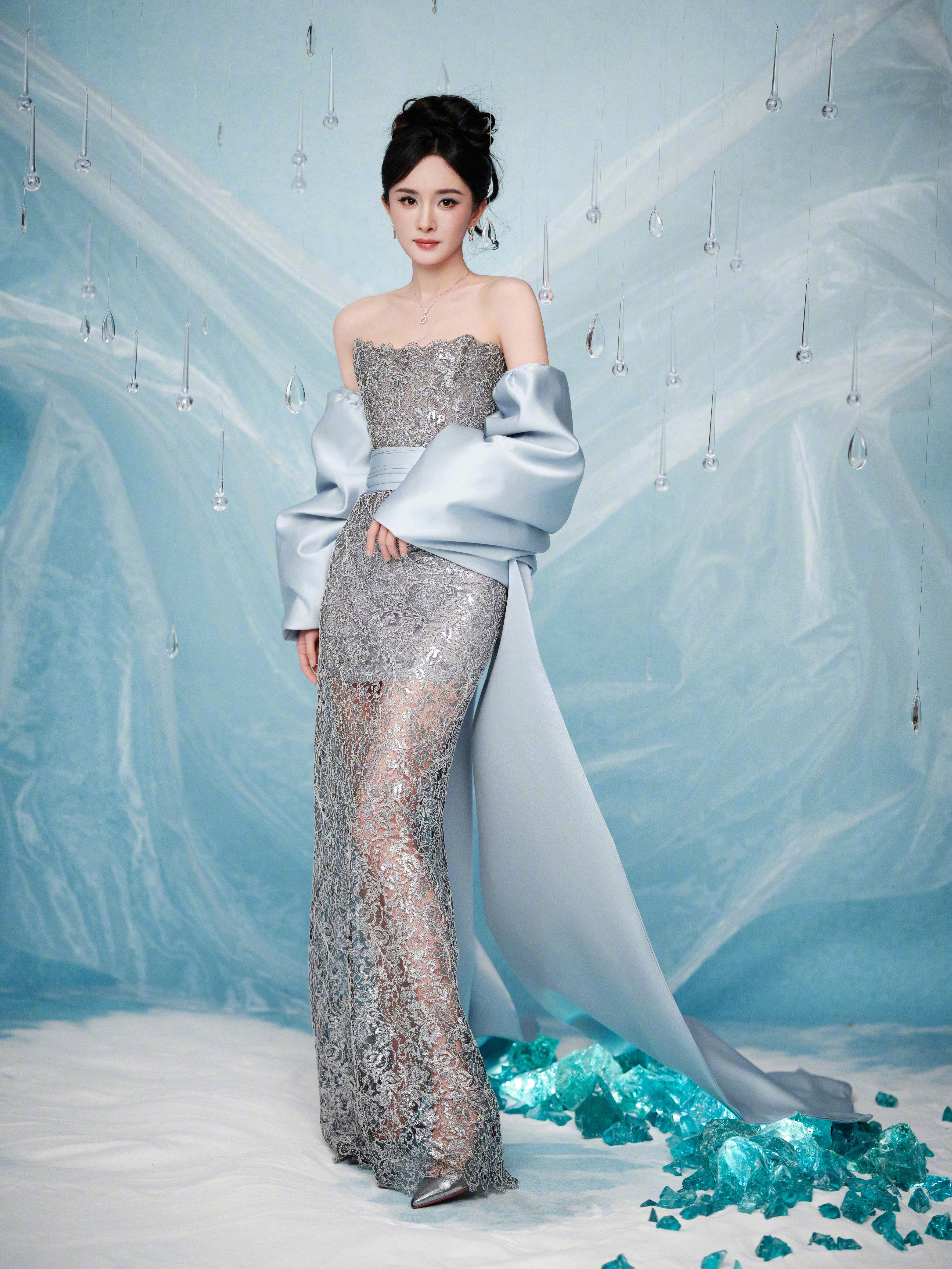 杨幂｜品牌活动以一身AADVENIK2026春夏系列裙装搭配Chopar