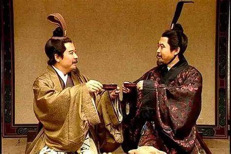 从后世的结局来看，刘璋邀请刘备入川都是错误的，为什么他要如此做？后世人看三国