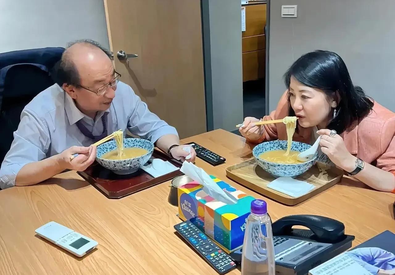 吴思瑶出现重大情感危机，柯建铭移情别恋，陈培瑜浮出水面，“一龙二凤”陷入到混乱的