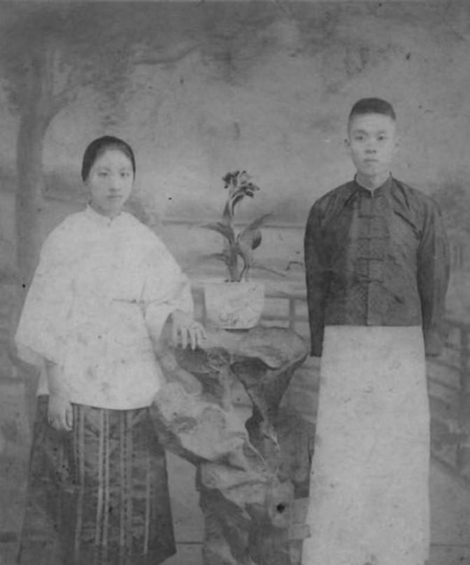穷小子唐圭璋，每天步行去东南大学上课，必定会经过大行宫。然后，天上掉馅饼，正正砸