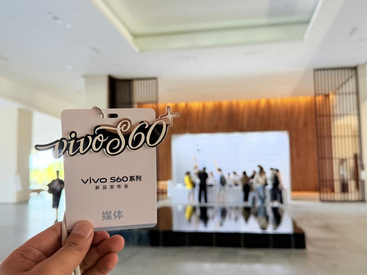 闪现，今天来见田曦薇[害羞]vivoS60系列，晚上见！
