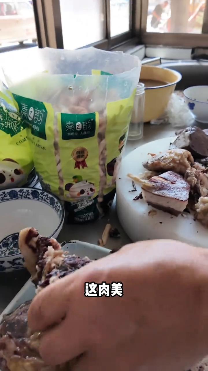 兄弟们，同样二十多块钱，西安市的泡馍和周边农村的泡馍到底区别有多大？所以今天我们