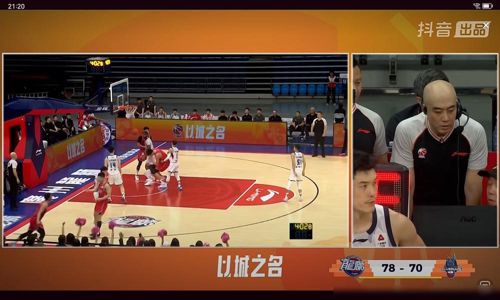 克里斯一肘子，把山东队到手的胜利，直接抡飞了。末节追分关头，他抢板卡位，突然