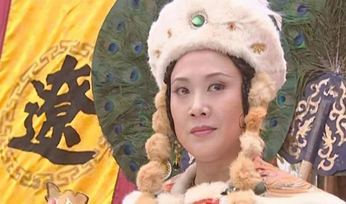 公元982年，辽景宗耶律贤突然病逝。30岁的皇后萧燕燕连夜找来大臣韩德让。待两人