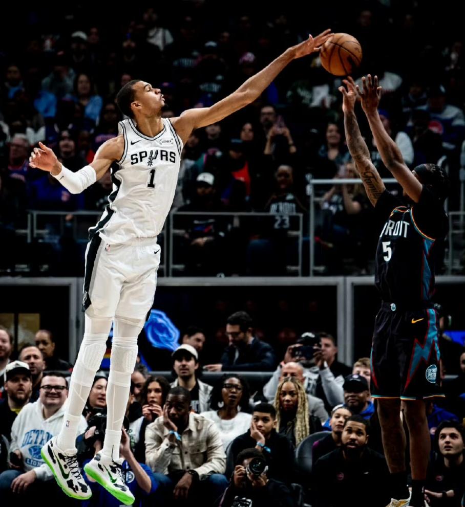 马刺怎么就成了联盟第一强队杀手？马刺掀翻联盟第一的活塞队豪取九连胜，不止是活