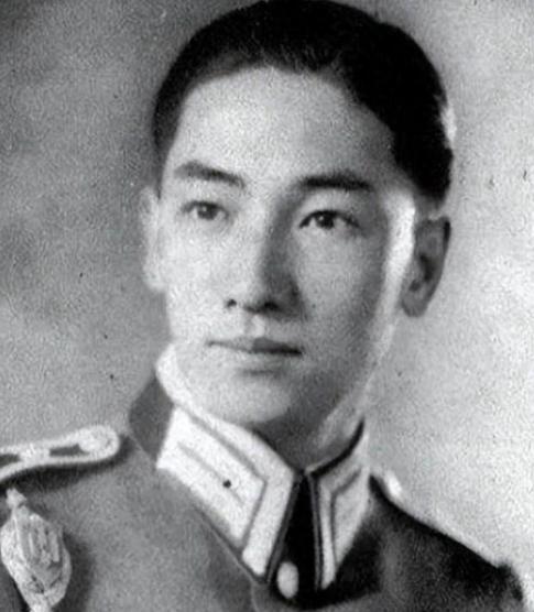 1997年，蒋纬国病逝，宋美龄派人查账，发现养了81年的儿子，身后竟是一堆债务。