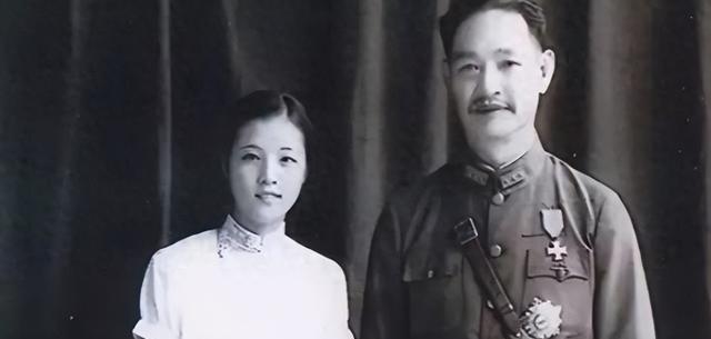 1938年7月，17岁的郭翼青嫁给了54岁的三婚男程潜。新婚之夜，圆