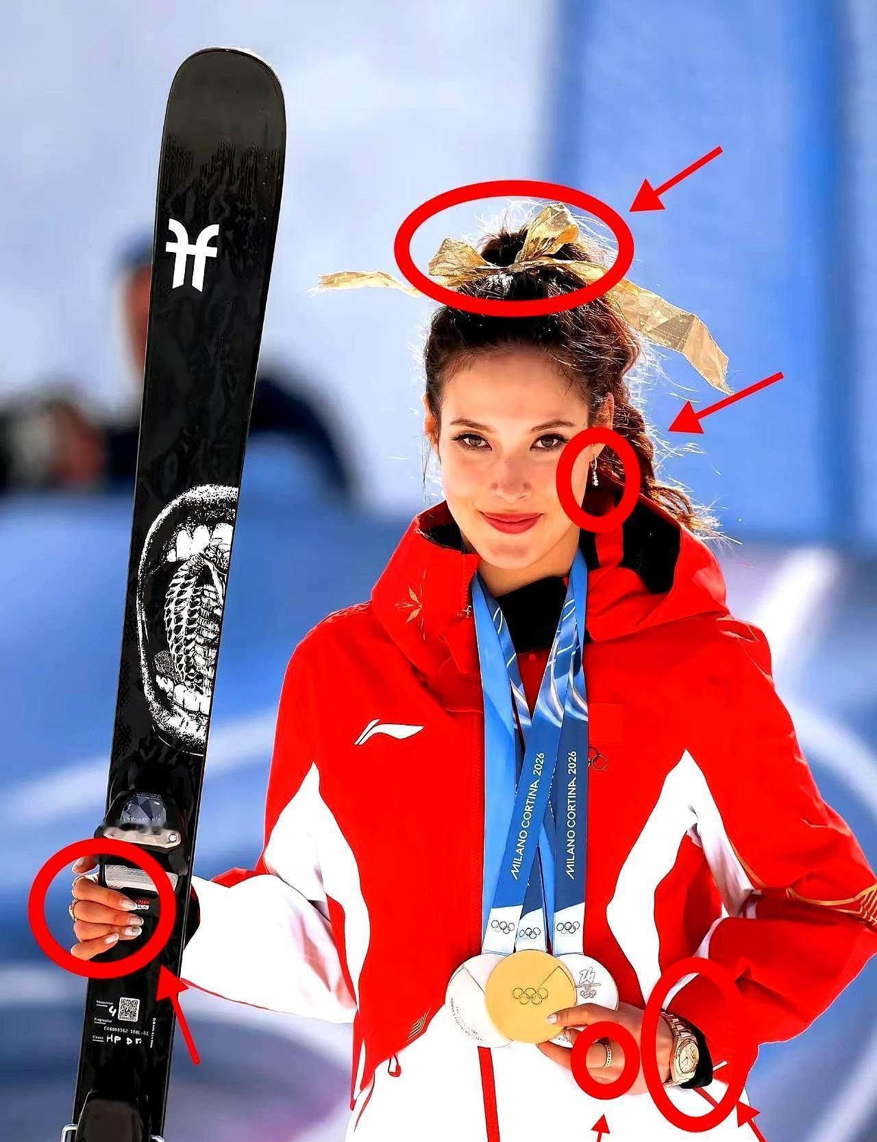 谷爱凌拿米兰冬奥1金2银，头上那根金丝带竟是赛前随手塞口袋的。她从现场礼品