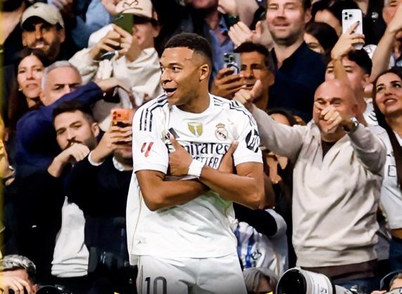 姆巴佩：在皇马踢球挺不容易吧？？？赢球就是全队喂出的个人数据，输球就是独瘤。阿