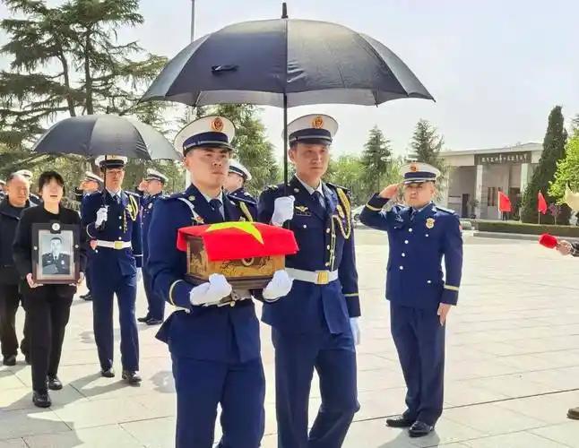 易中天家里着火了——119要收费！易中天快烧死了——消防员可以见死不救！我