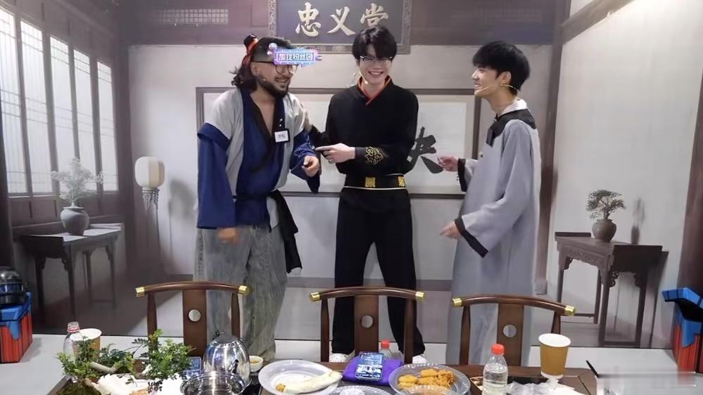 AG33直播间太火了！居然能想到水浒古风ob春决！[笑着哭]33是真想干翻主直