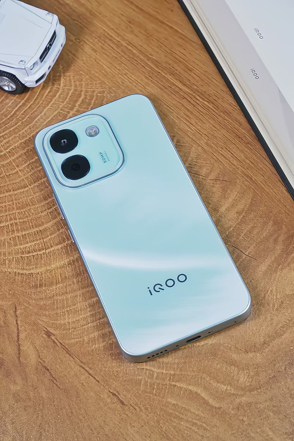 iQOOZ11S究竟S了个啥？