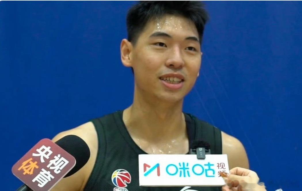 崔永熙最新采访被问到是否会害怕杜锋指导时回答说：“其实你仔细想，球员和教练互相之