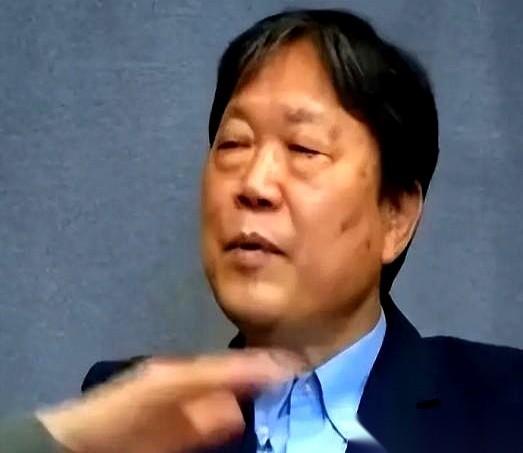 韩国军事专家的一段访谈录像，直接把一张底牌掀在了桌面上。他对着镜头抛出一个极度