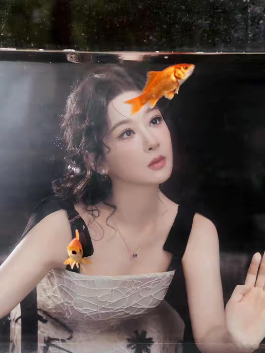 杨紫终于“换脸”了！化妆师思梦一出手，直接美出内娱新高度