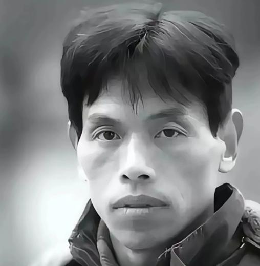 湖北仙桃有一位小伙，结婚十年始终闭门不出，全家吃喝都靠妻子一人养活。四肢健全、体