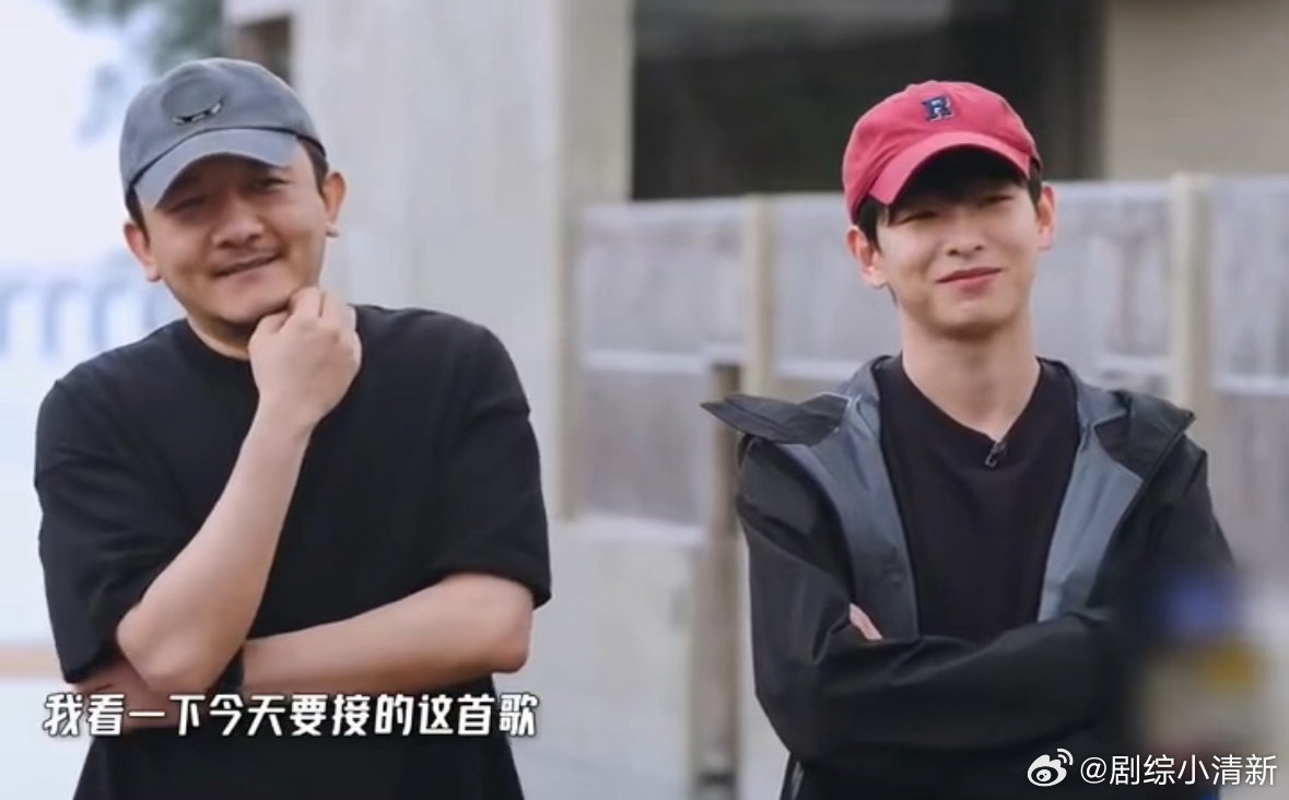 五哈导演一开口鹿晗也没招了哈哈哈哈哈鹿晗听导演念歌词的那个反应，跟我上学时听外