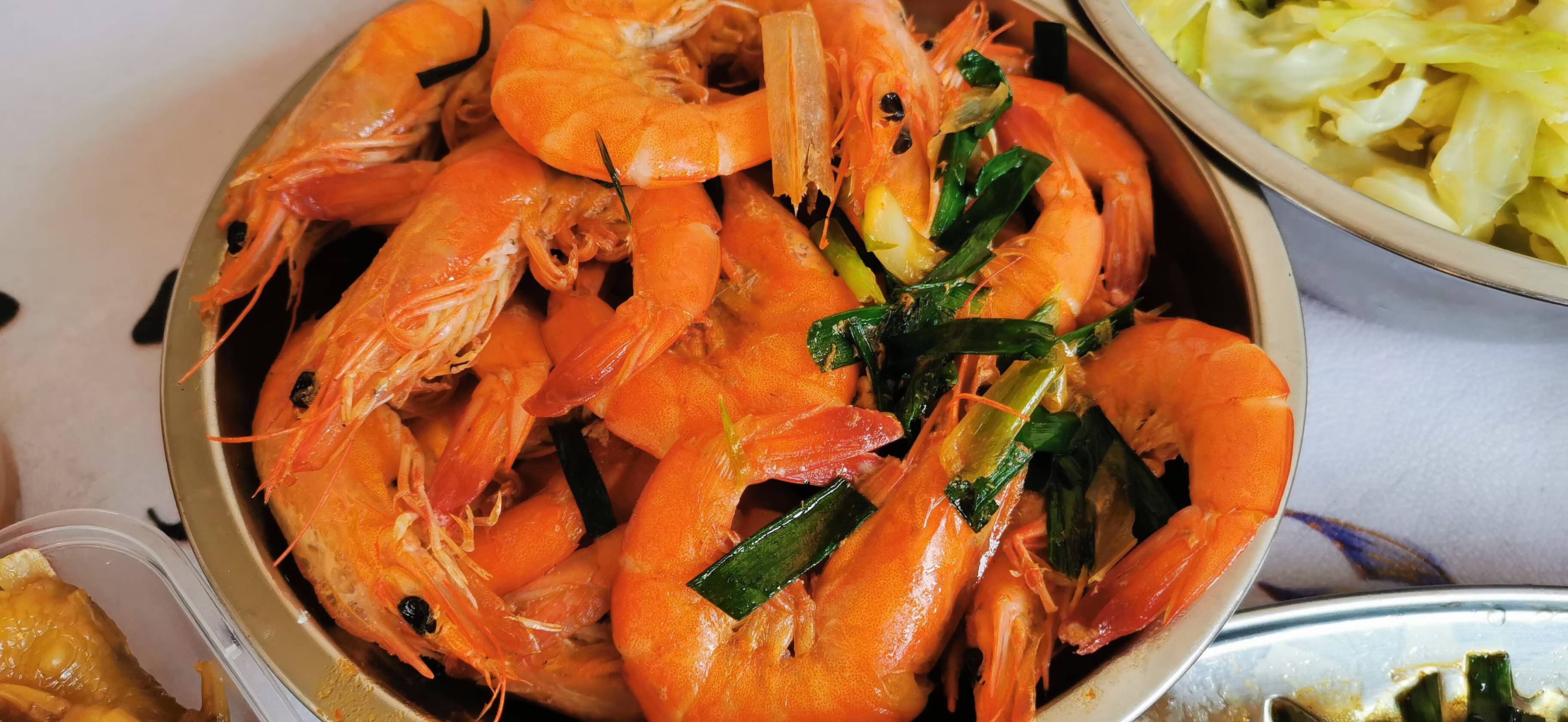 守好自己的心，走好自己的路，珍惜身边的温暖。