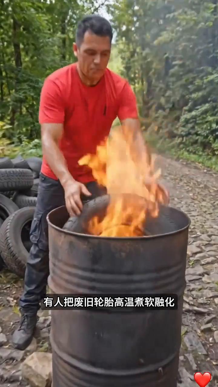 旧轮胎妙用多。注意看，拖拉机一旦陷进泥沙坑，越踩油门反而越往下陷。一名男子把废