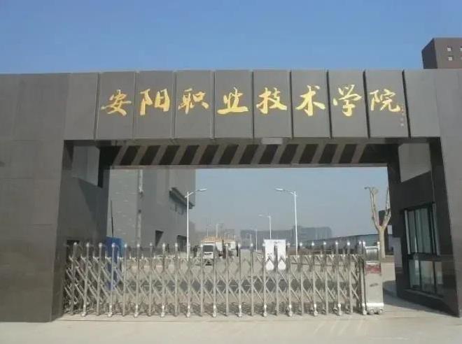 中考成绩已经发布，有人欢喜有人忧。今天接到两个电话，都是亲戚打来的。一个女孩