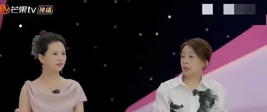 孙怡最近公开说了自己离婚的事。她妈妈说不是婆婆看不起他们，也不是因为生孩子没给钱