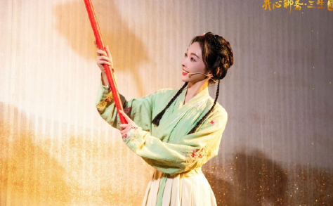 从影视到话剧，宣璐首秀就放大招——一人分饰五角！不同的人物状态、语气甚至微表情都