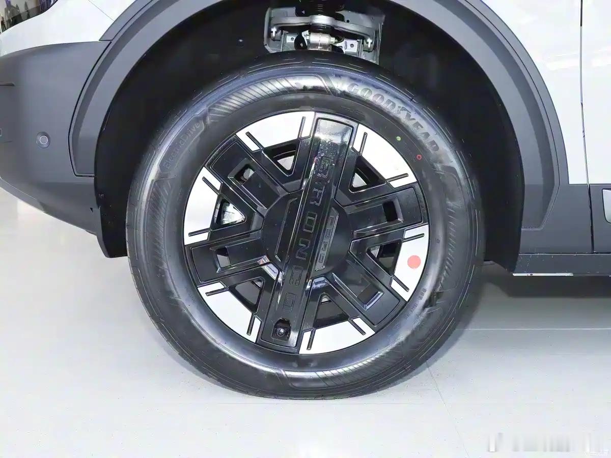 福特的智趣烈马竟然是双叉臂前悬架用心了哈长滩版还有机械前后锁虽然悬架和机械锁不能