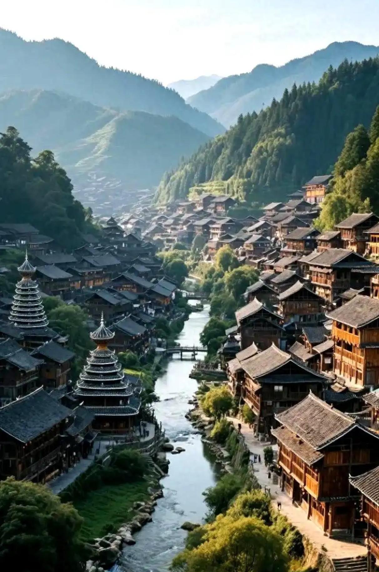 千户苗寨卧于黔东南群山怀抱，白水河穿寨蜿蜒，将千年烟火轻轻划开。千余座吊脚楼依山