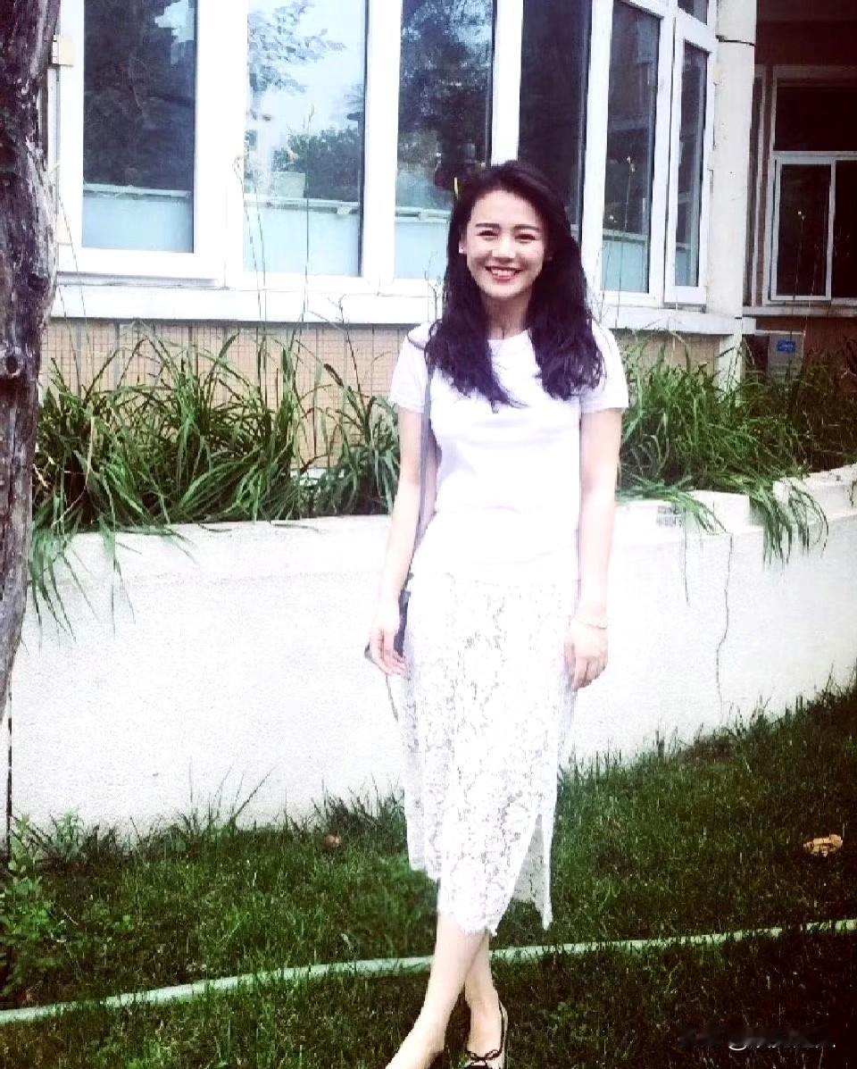 谁能想到马思纯和李荣浩的关系这么“硬核”？最近在节目里，毛不易突然问马思纯：“李