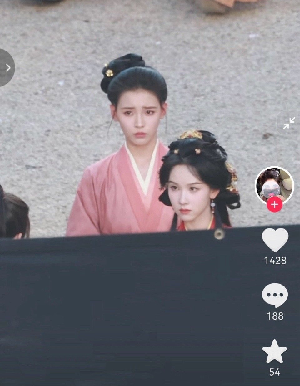 有人知道这个演丫鬟的是谁吗？天呐！！！在陈都灵旁边也不逊色，好美啊[爱心]​​