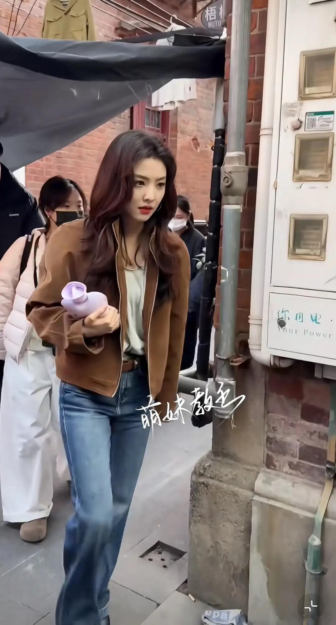 有两个现偶剧组女主撞造型了