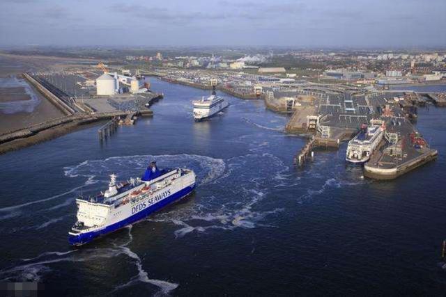 拯救大兵的翻版！这两天最热的国际新闻莫过于美国去拯救两名飞行员了。其中的情节非