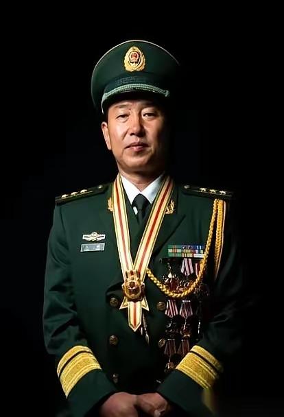 白纸黑字的命令：在接触确认目标前，枪栓不许打开。这是死命令很多人没当过兵，