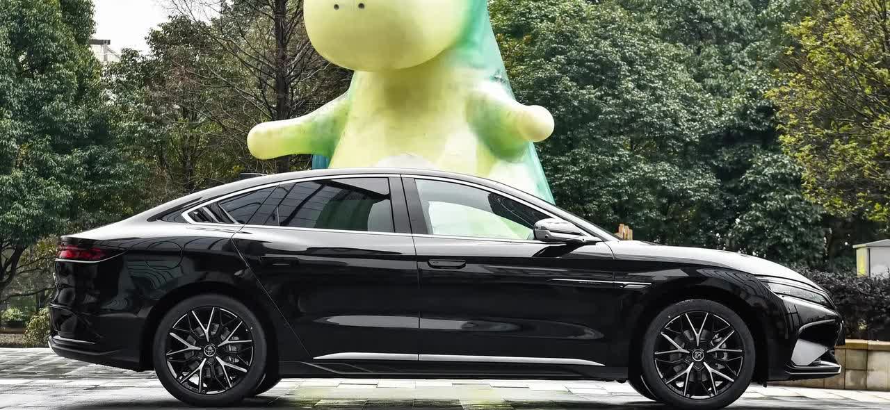 比亚迪汉Ldmi125精英型988，这价格也太离谱了吧？98800