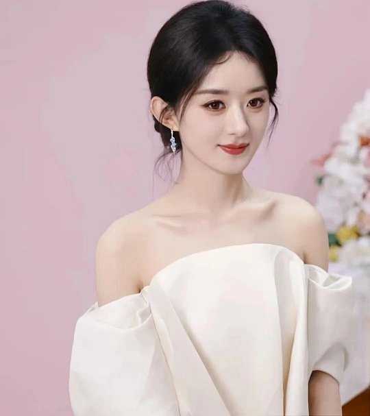 赵丽颖经纪人张蕾火速离职一路走来，赵丽颖早已不再依靠经纪人规划自己的人生轨迹。早