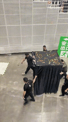 网友晒出大明星上车的一幕，不得不说，惊呆了啊！[捂脸哭][捂脸哭][捂脸哭]