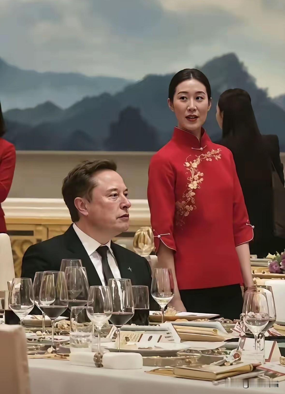 今天这张相片居然在我办公室里炸锅啦！大家就这张合照的两个人，最感兴趣的不是大名鼎