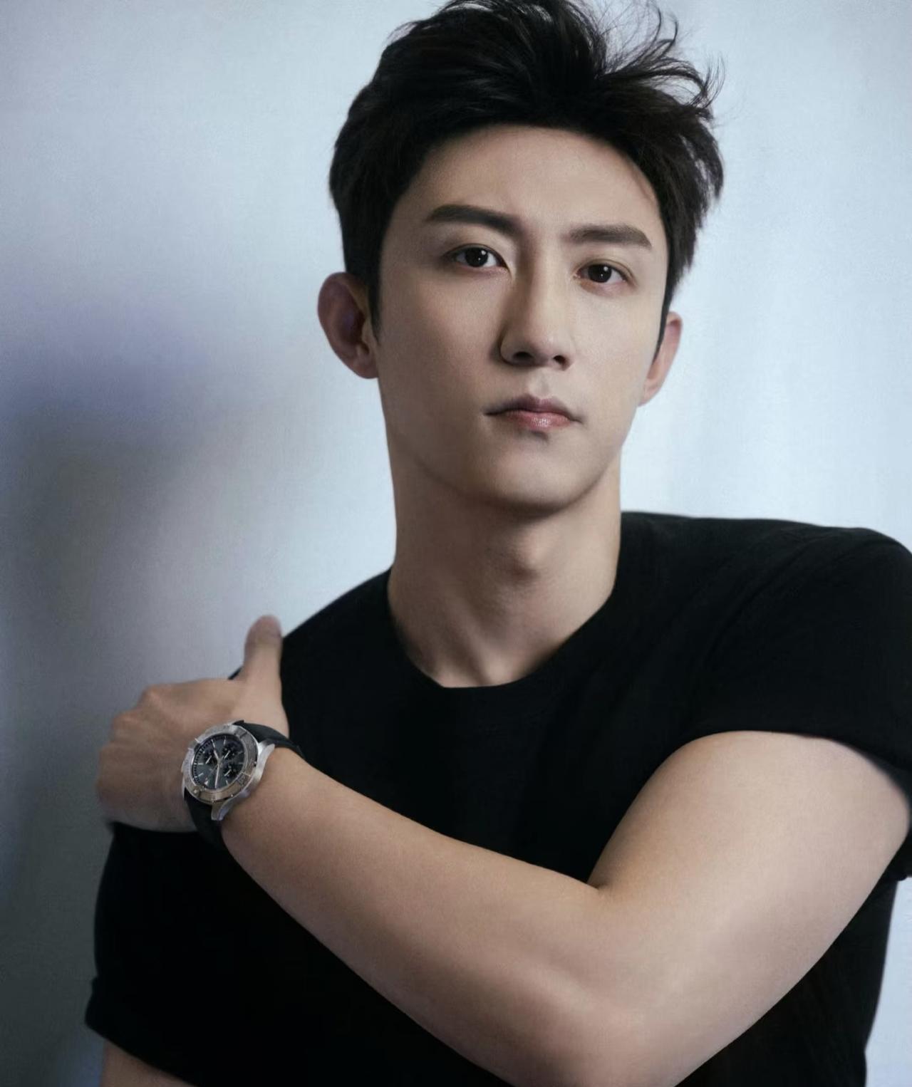 黄景瑜砸300万上太空，我告诉你，真正让他拿到船票的，不是钱。想上去？你得先