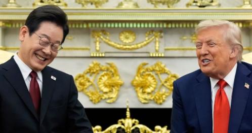 韩国天塌了！当地时间25日，特朗普在白宫会晤到访的韩国总统李在明时，突然甩出一