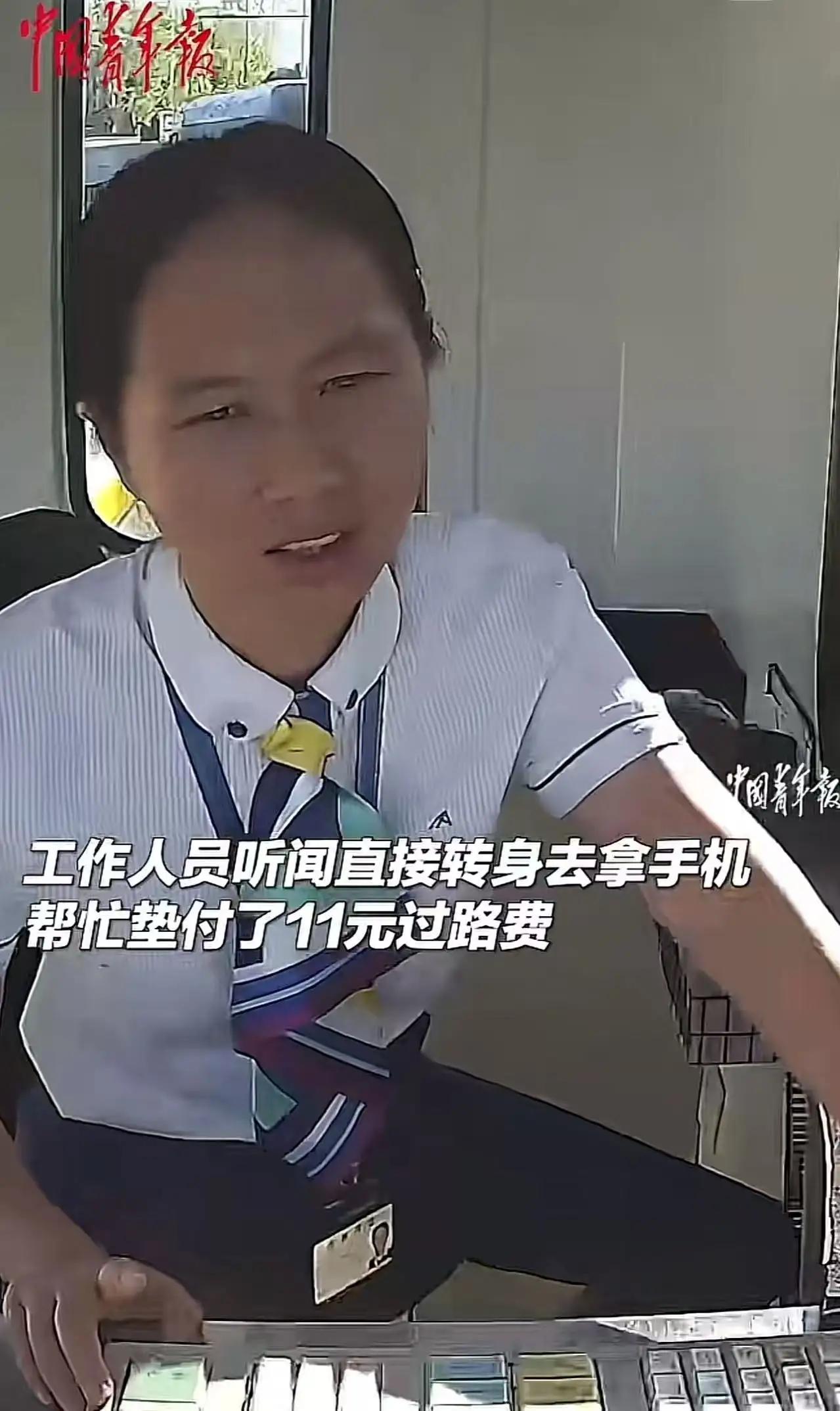“浙江高速又火了！”男子过收费站时，手机突然开不了机，无法用电子支付方式缴费，一