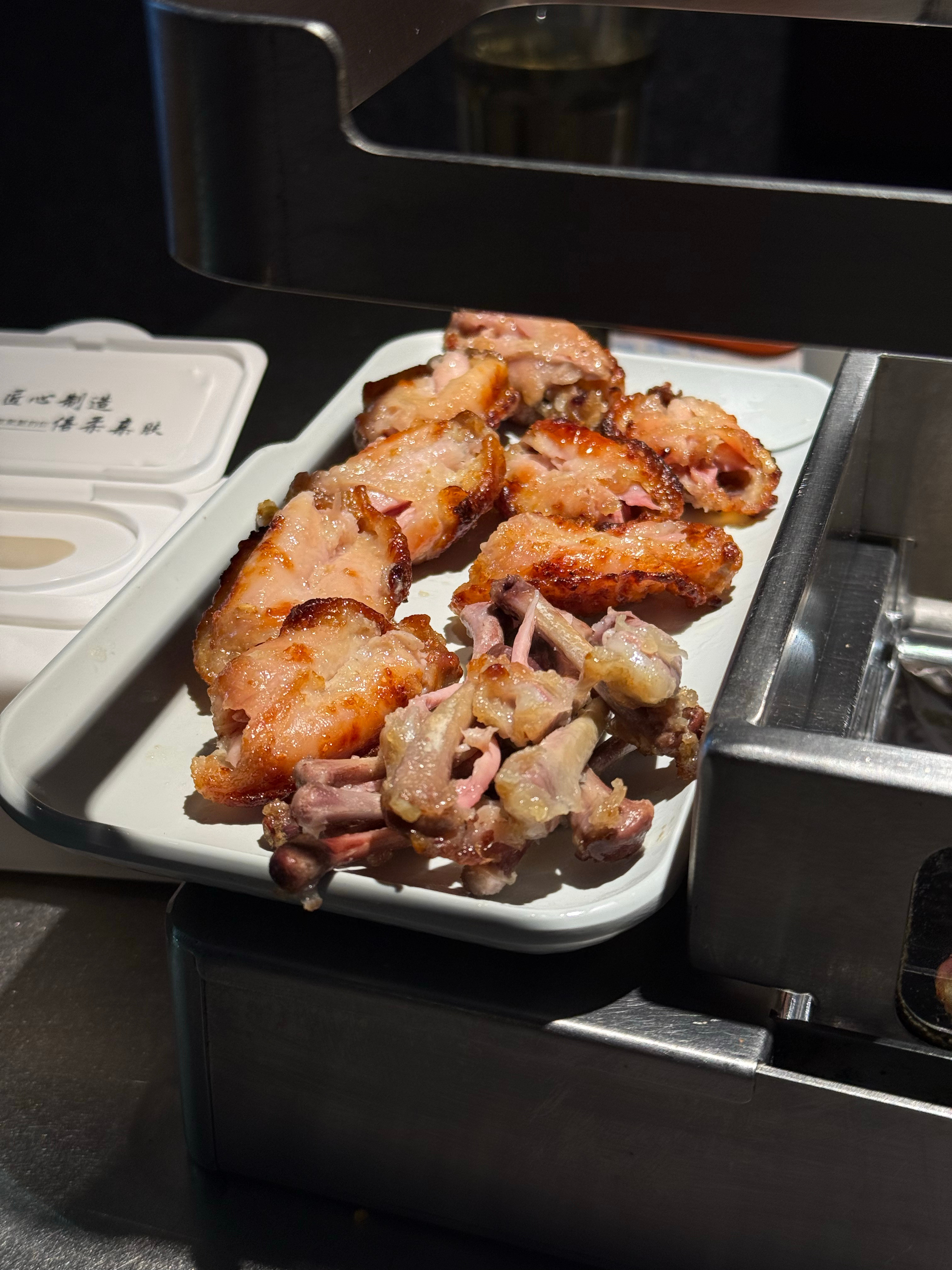 以后再也不敢说自己是美食博主了，在深圳生活这么多年，都没吃过这么好吃的烤羊肉串和