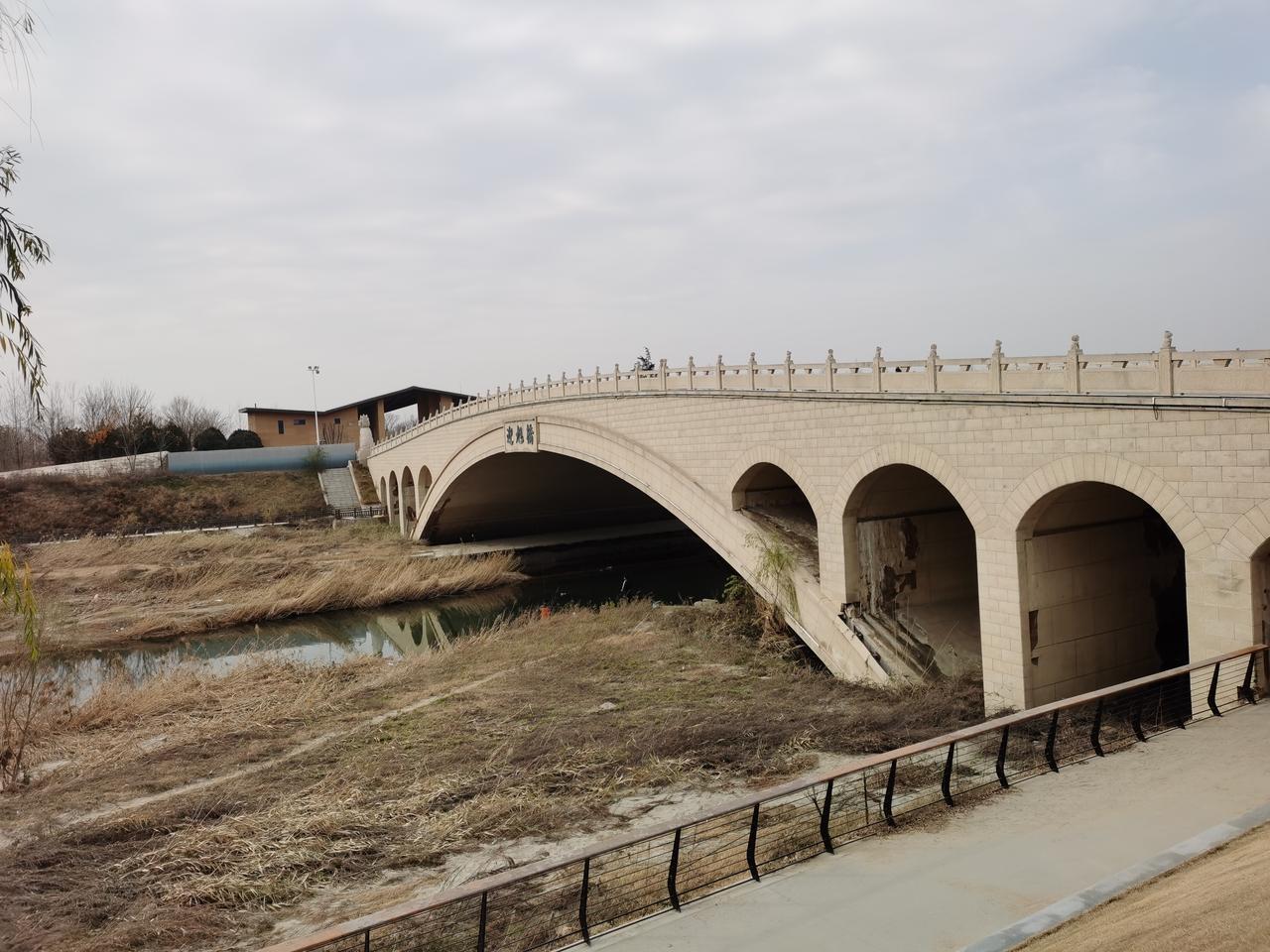 位于西安市鄠邑区涝河西畔，从秦至宋一直都是皇家园林的一部分，素有“关中山水最佳处