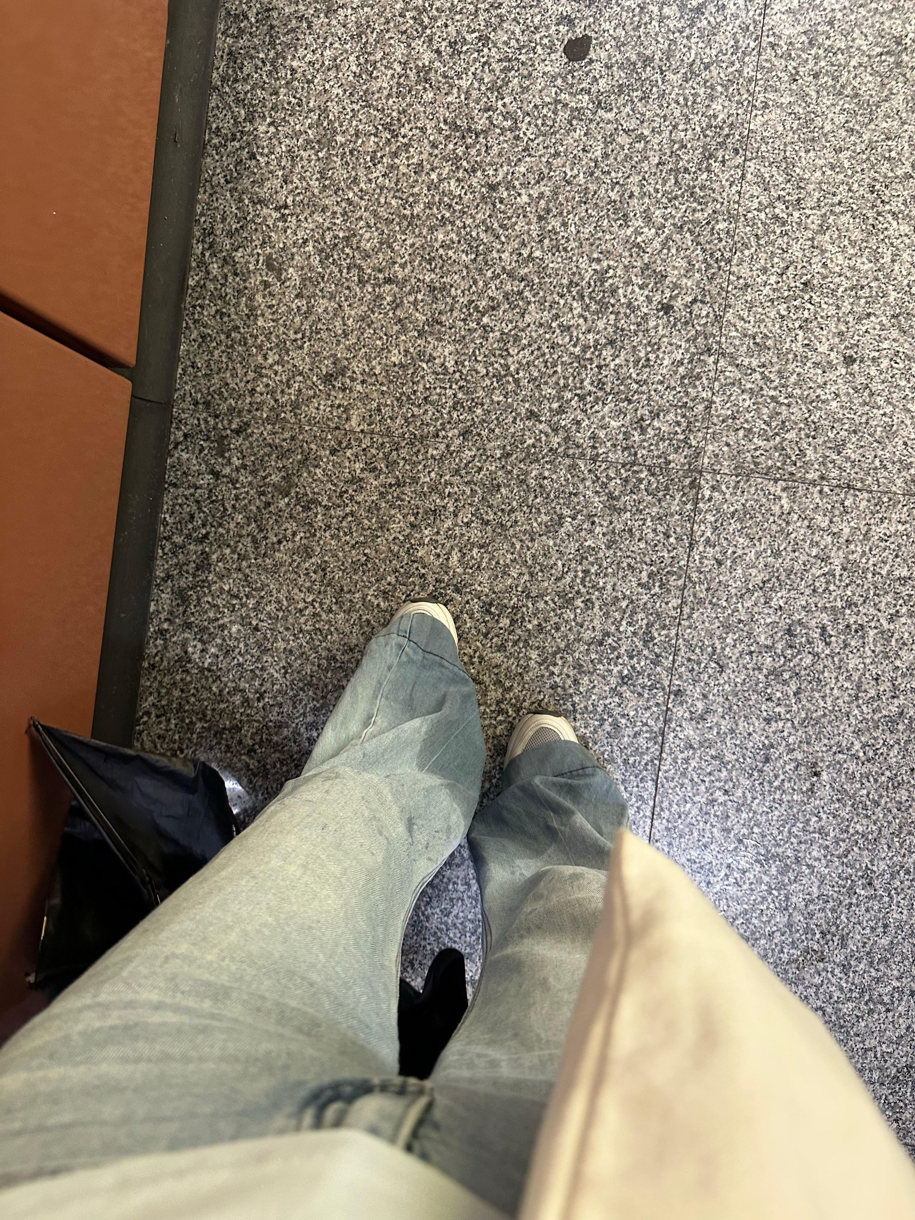为什么我跑海珠区了还这么多人还有我的裤子怎么又喝水了广州·江泰路(地铁站)