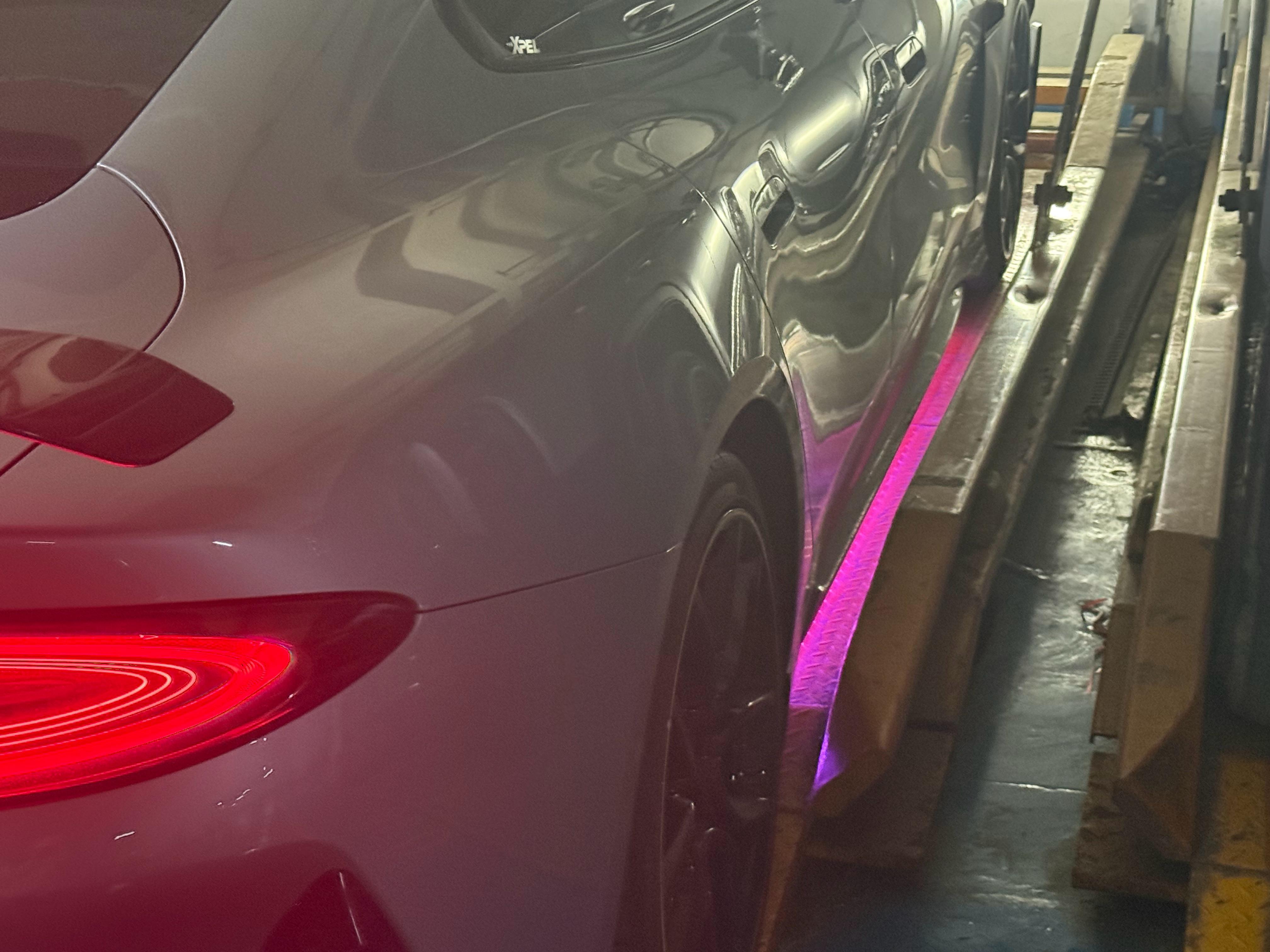 这些机械车位就是来狠狠折磨我的。我老公屁股都露在外面，还很不雅观。