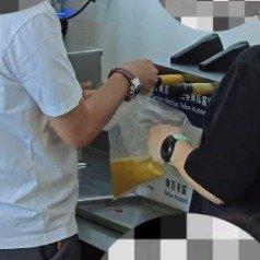 免费酱料被塑料袋狂接：是规则没写清楚，还是有些人脸皮太厚？天津一家山姆会员店