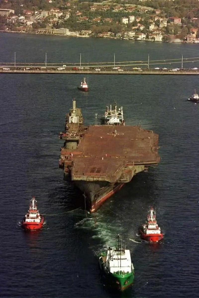 076四川舰海试为何引来全球关注你敢想象吗？就这么一堆锈迹斑斑的东西，竟然变成了