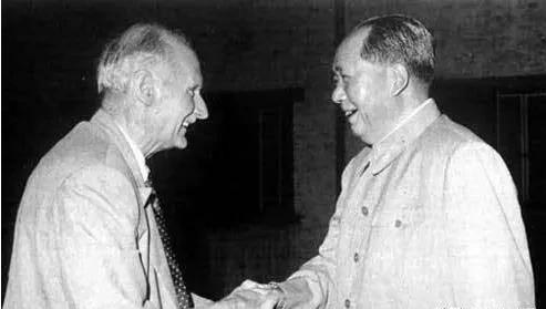 1960年，蒙哥马利访华，握手时，毛泽东微笑着说：“你知道，你在和一个侵略者握手