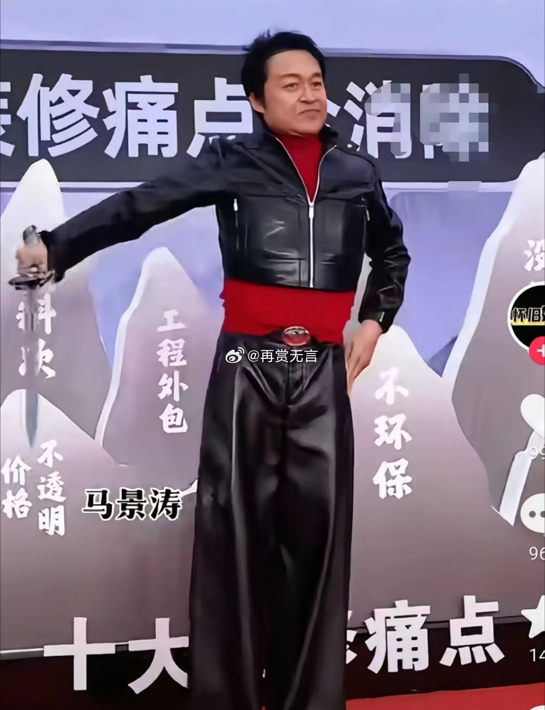 年轻时的他惊为天人，是琼瑶的御用男主。现在老了，气质完全变了。没戏拍了，只能接低