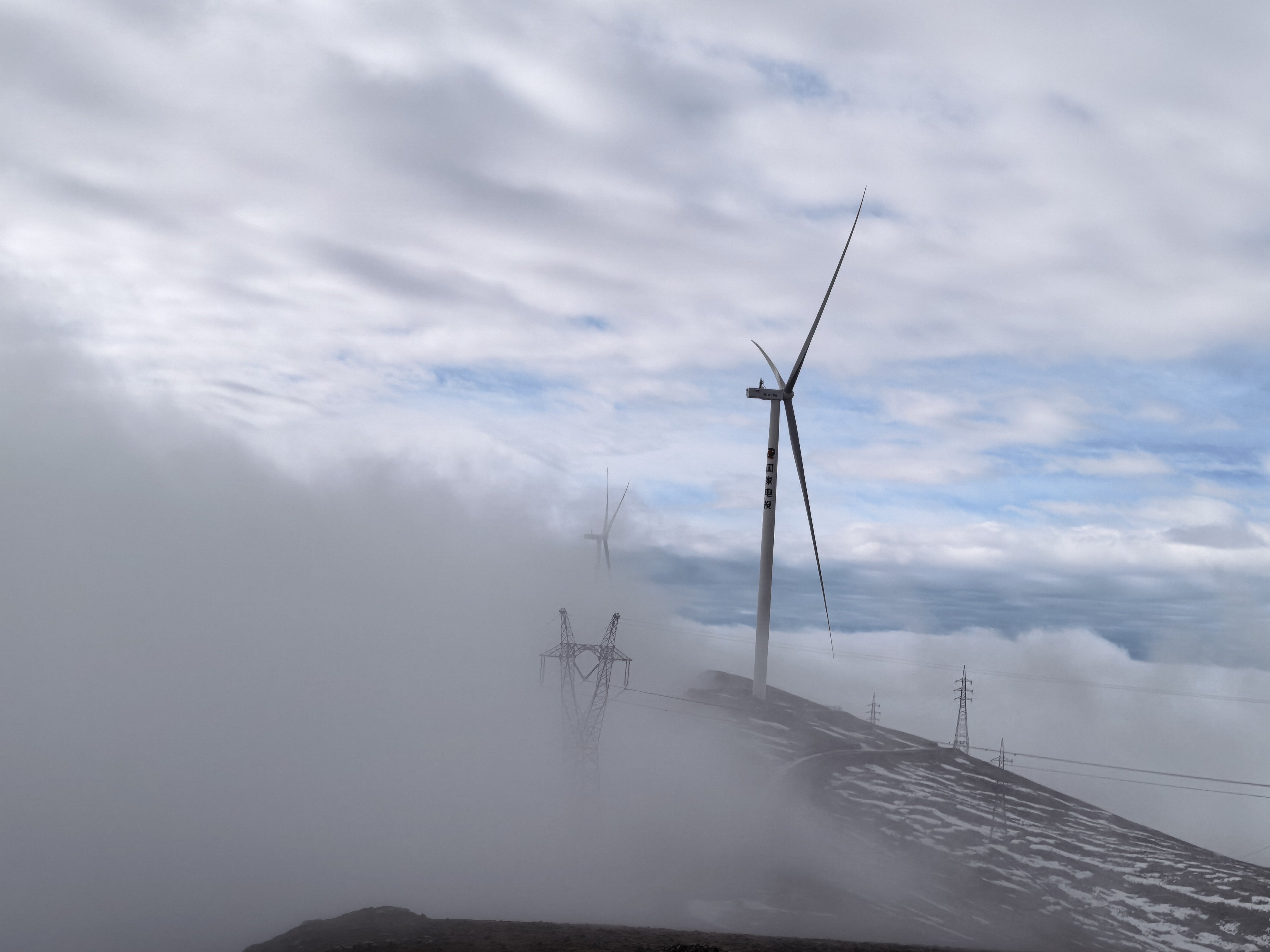 在甘肃除了没有海，你想看的风景在省内都能找到了森林，湖泊，雪山，沙漠，草原，湿地